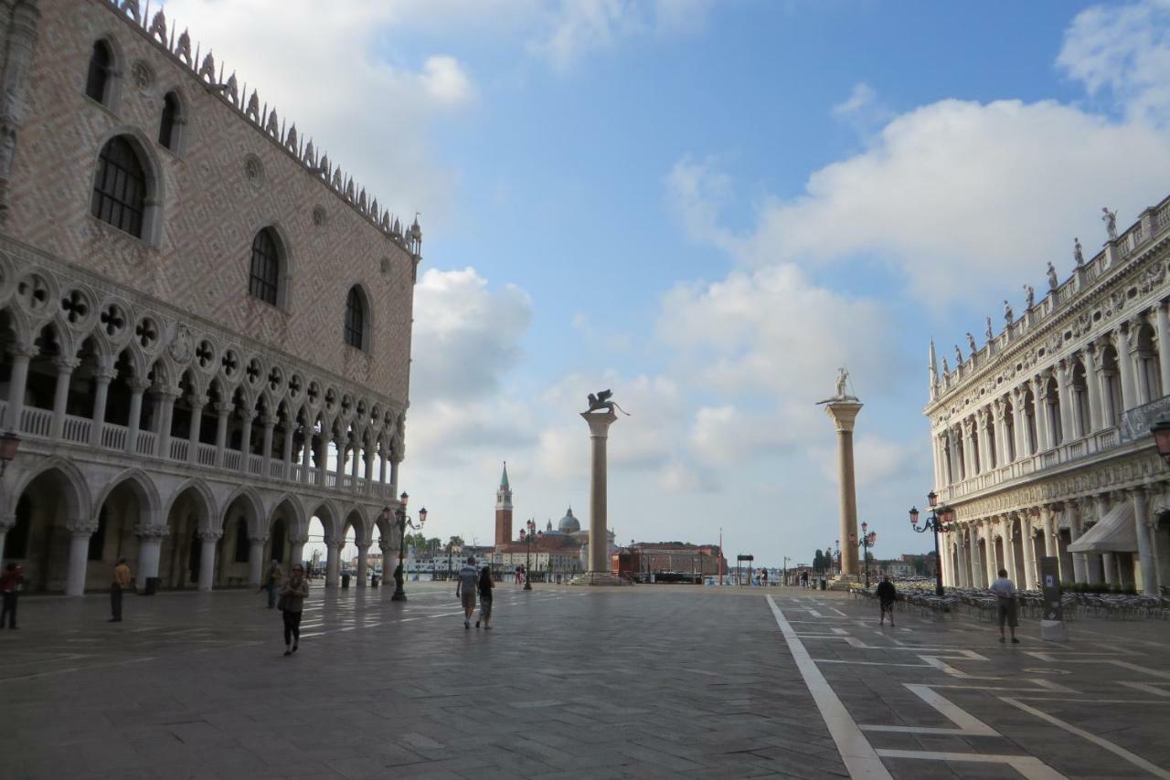San Salvador Basic & Local 2 Stars Hotel Venedig